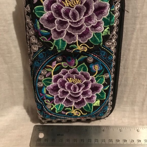 ❤️3/$12 Embroidered Clutch Wallet - Picture 4 of 7